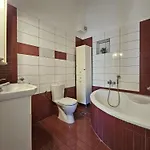 Jasmine House * Potos